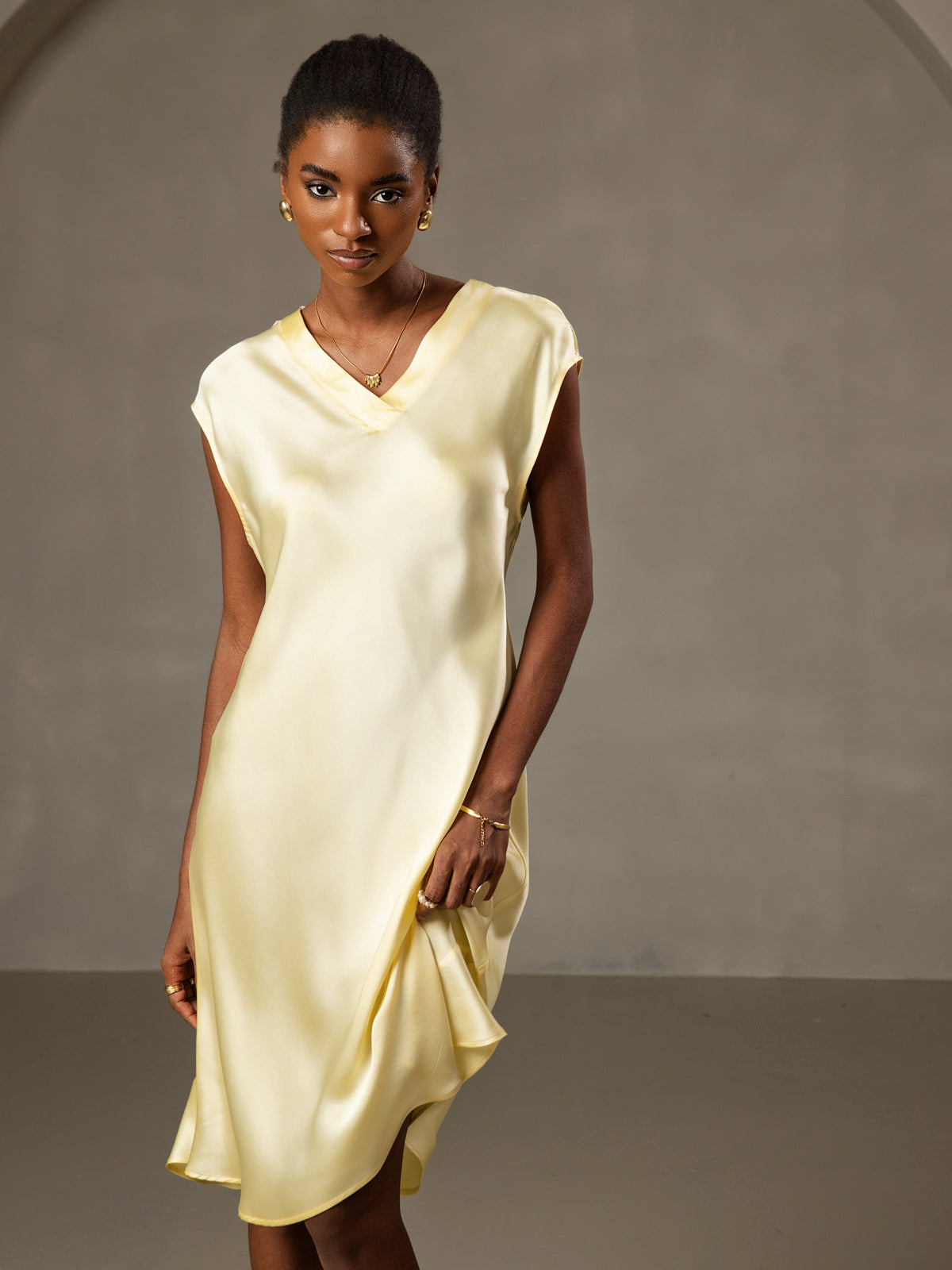 Elegante Camisola in Pura Seta Con Scollo a V