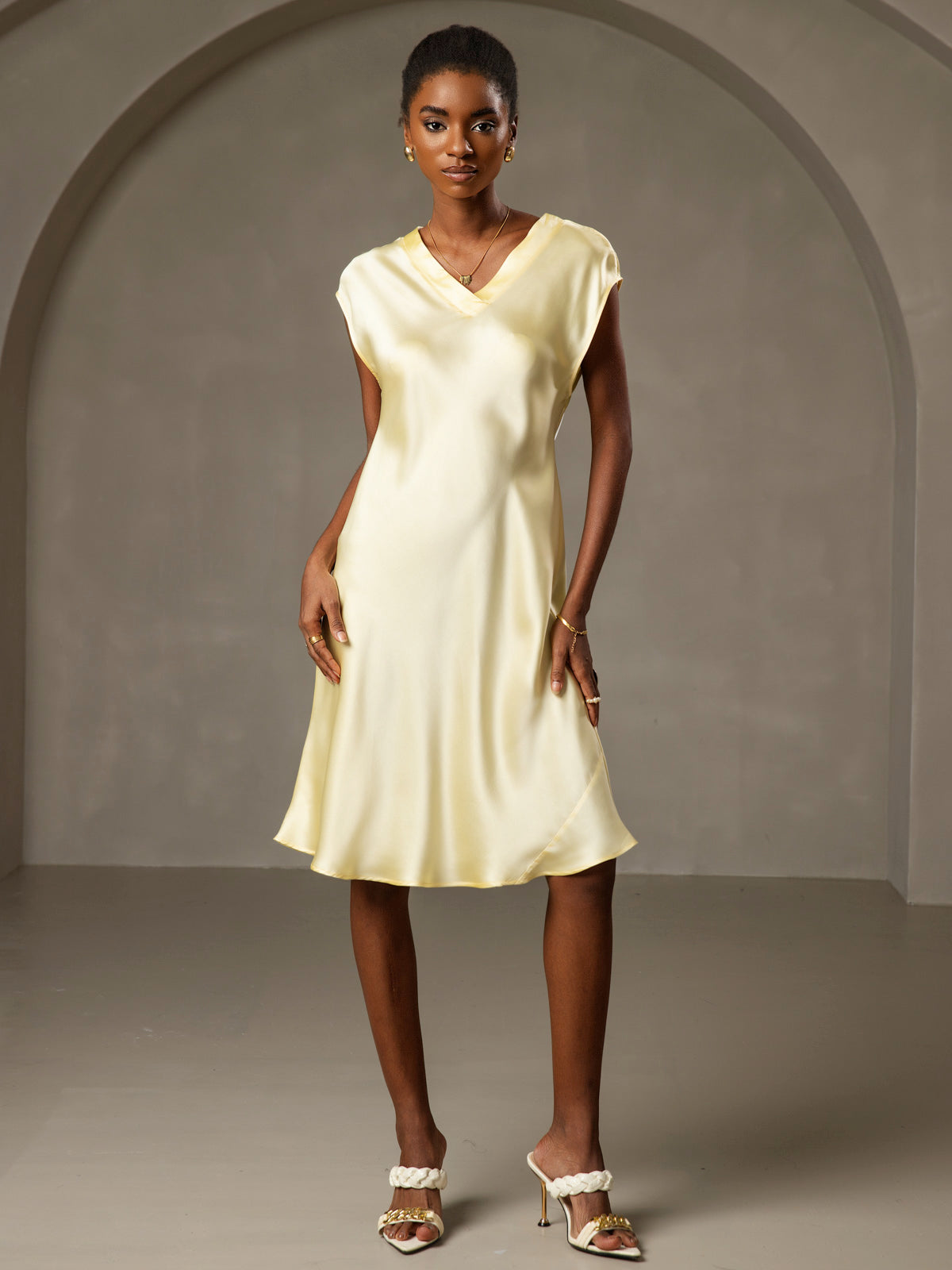 Elegante Camisola in Pura Seta Con Scollo a V