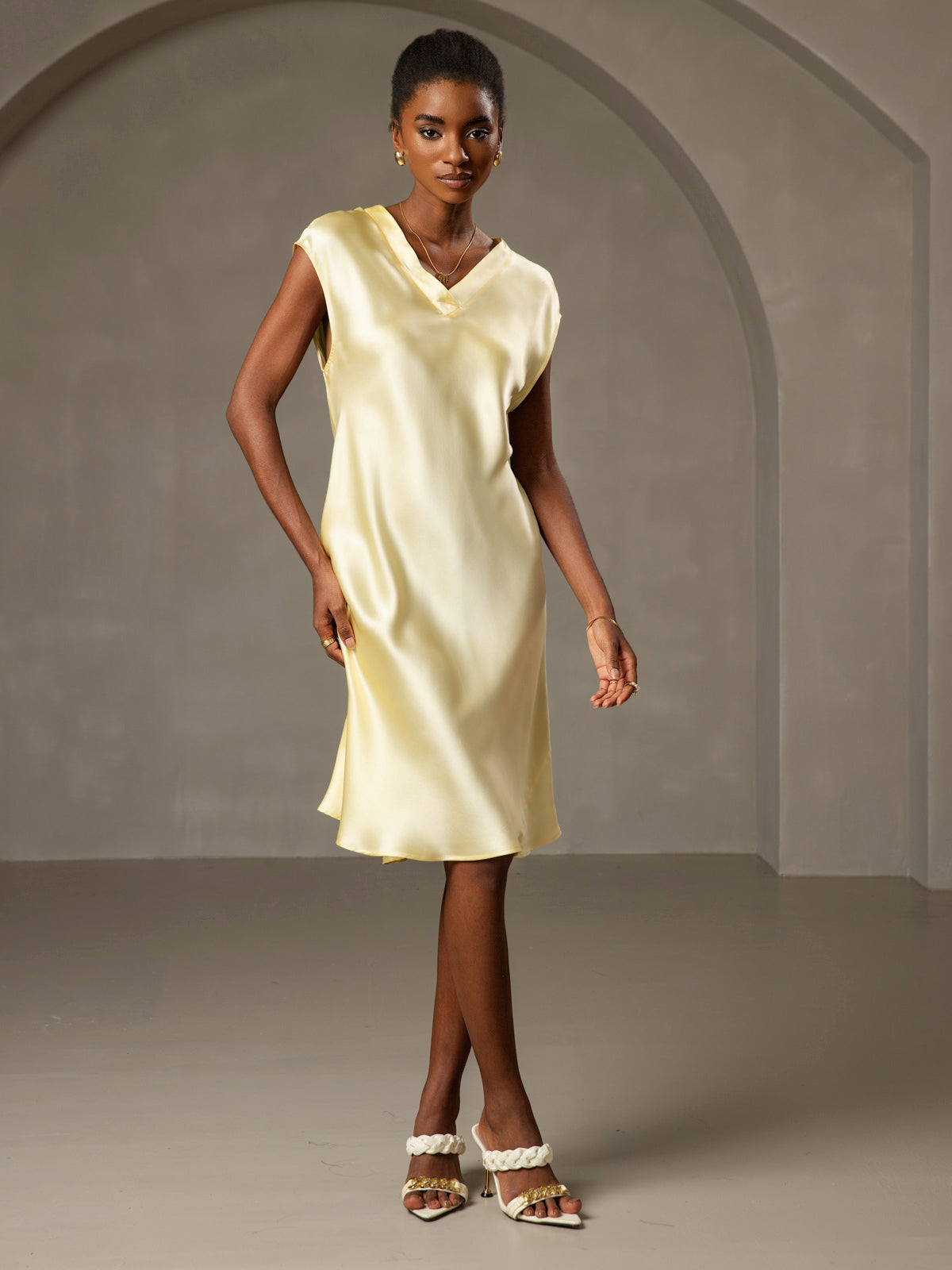 Elegante Camisola in Pura Seta Con Scollo a V