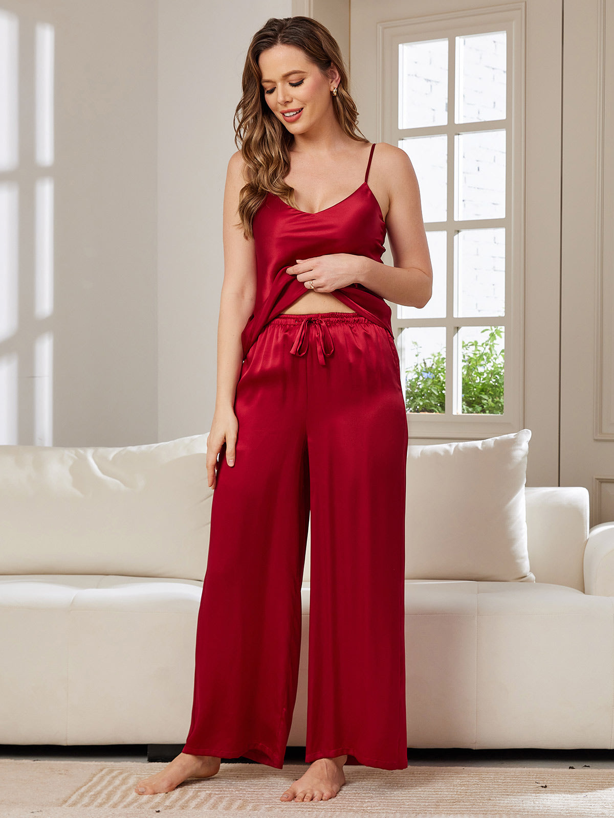 Set da pigiama in pura seta con top cami e pantaloni a gamba ampia