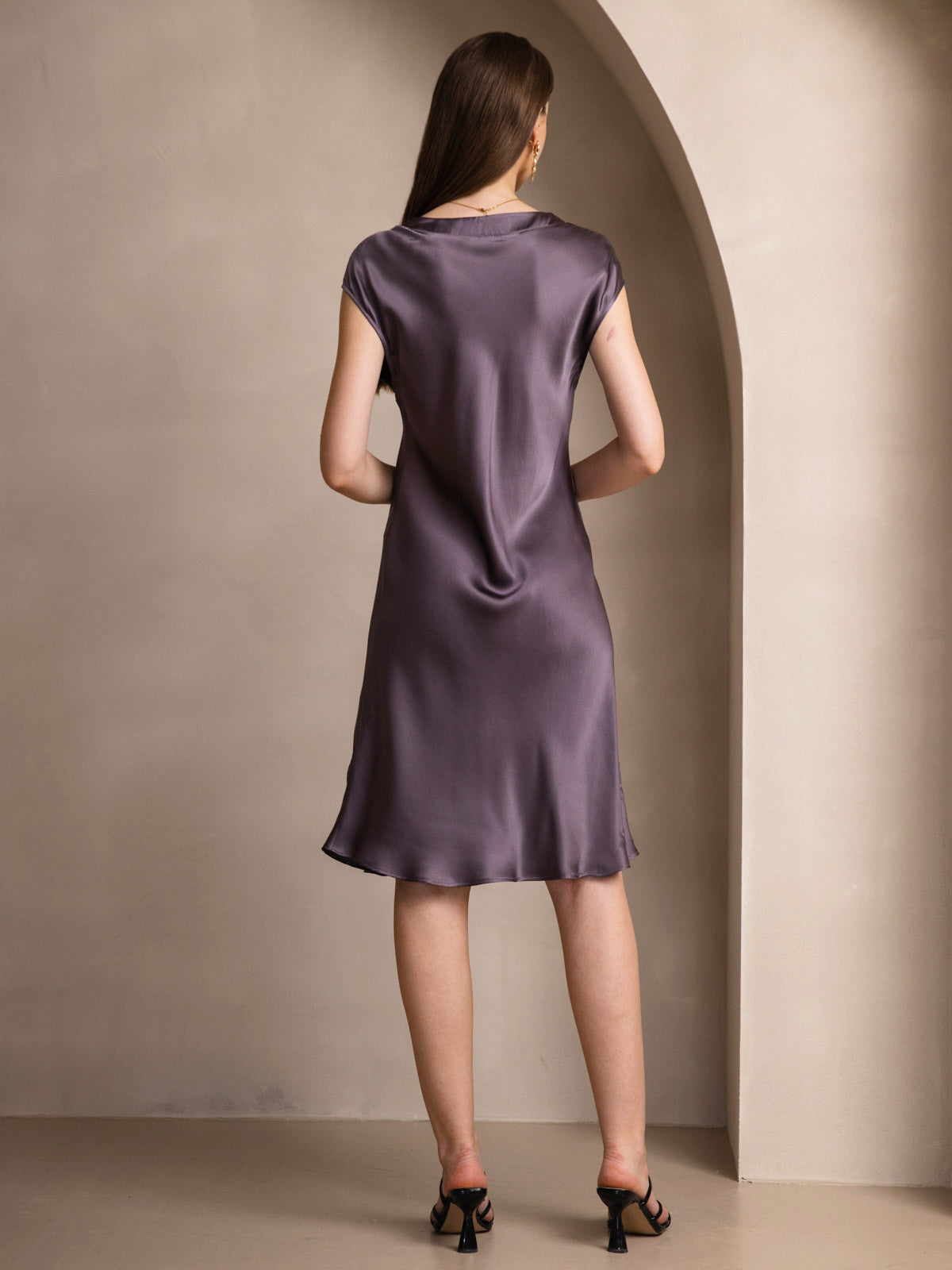 Elegante Camisola in Pura Seta Con Scollo a V