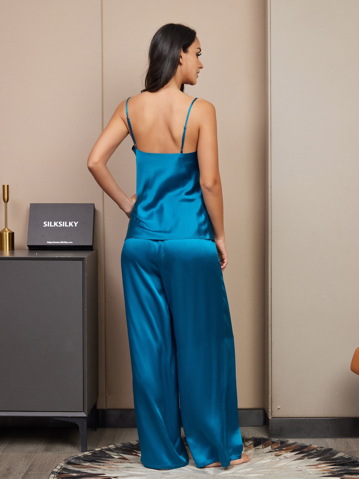 Set da pigiama in pura seta con top cami e pantaloni a gamba ampia