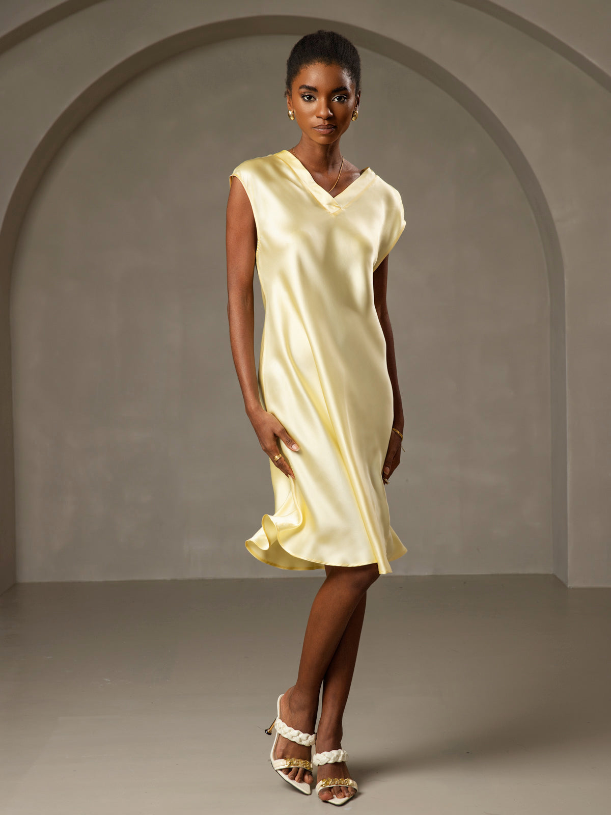 Elegante Camisola in Pura Seta Con Scollo a V