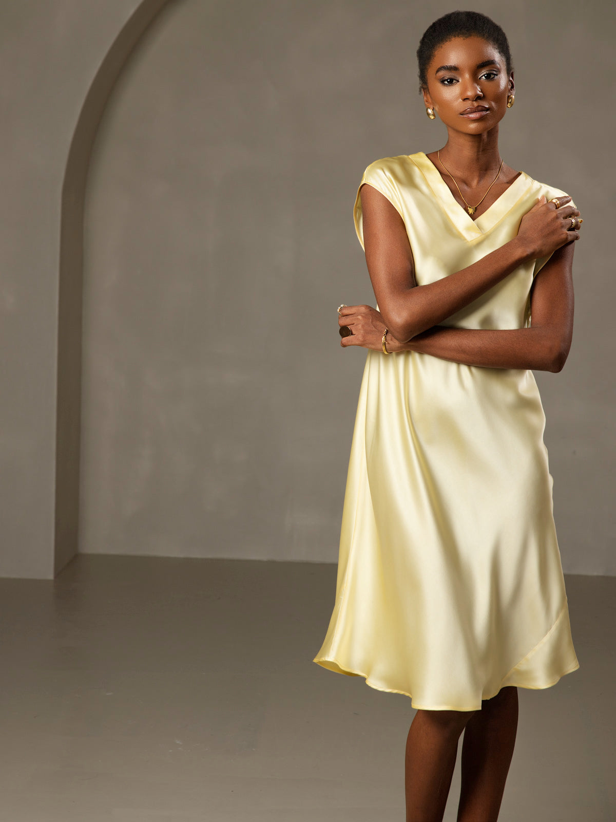Elegante Camisola in Pura Seta Con Scollo a V