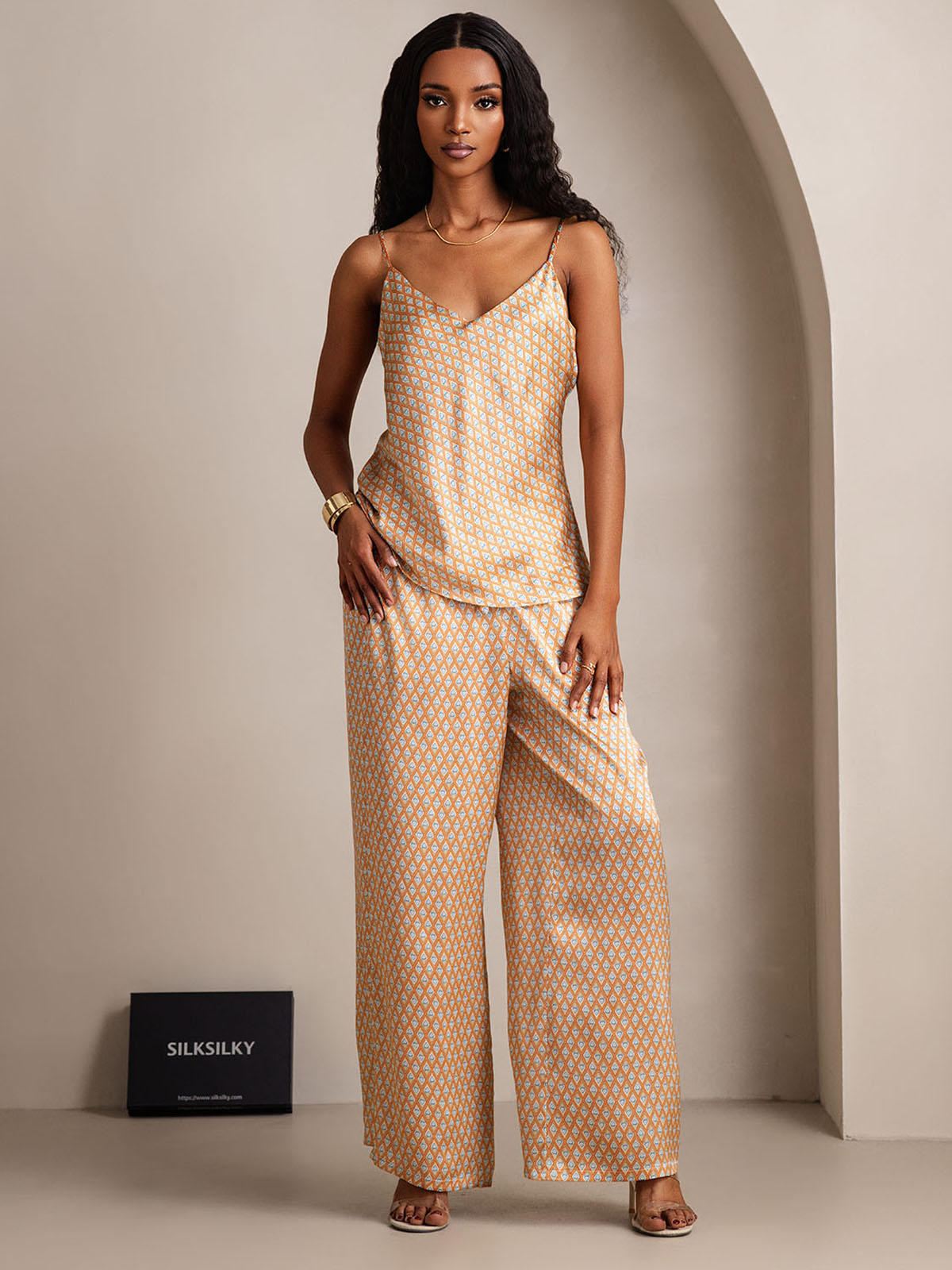Set da pigiama in pura seta con top cami e pantaloni a gamba ampia